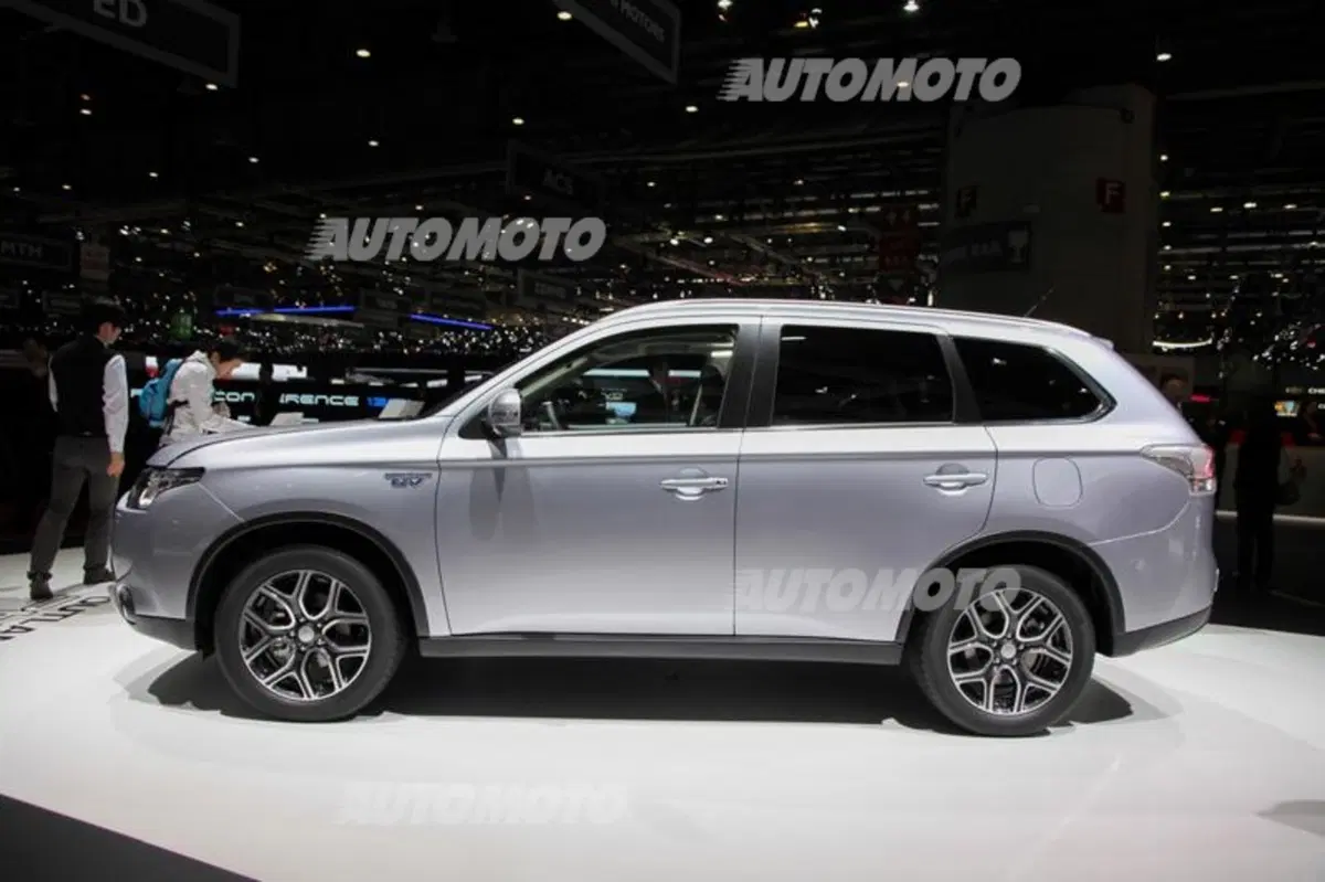 Mitsubishi al Salone di Ginevra 2015 (29)