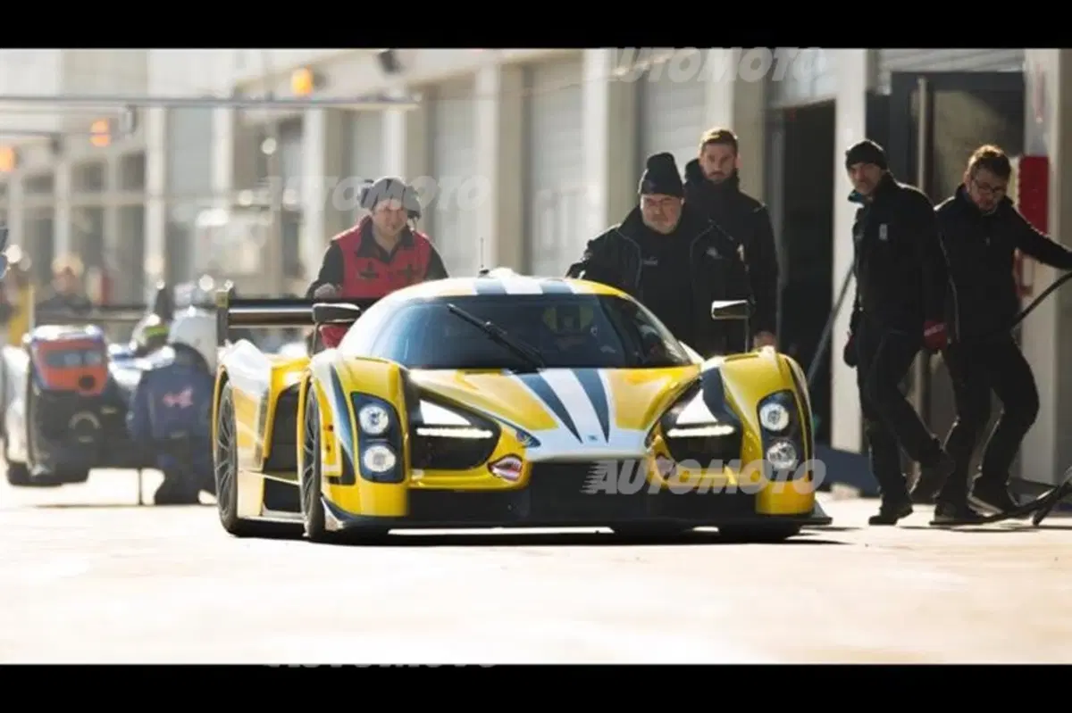 SCG 003 Stradale e Corsa: sportiva biposto da 530 cv (18)