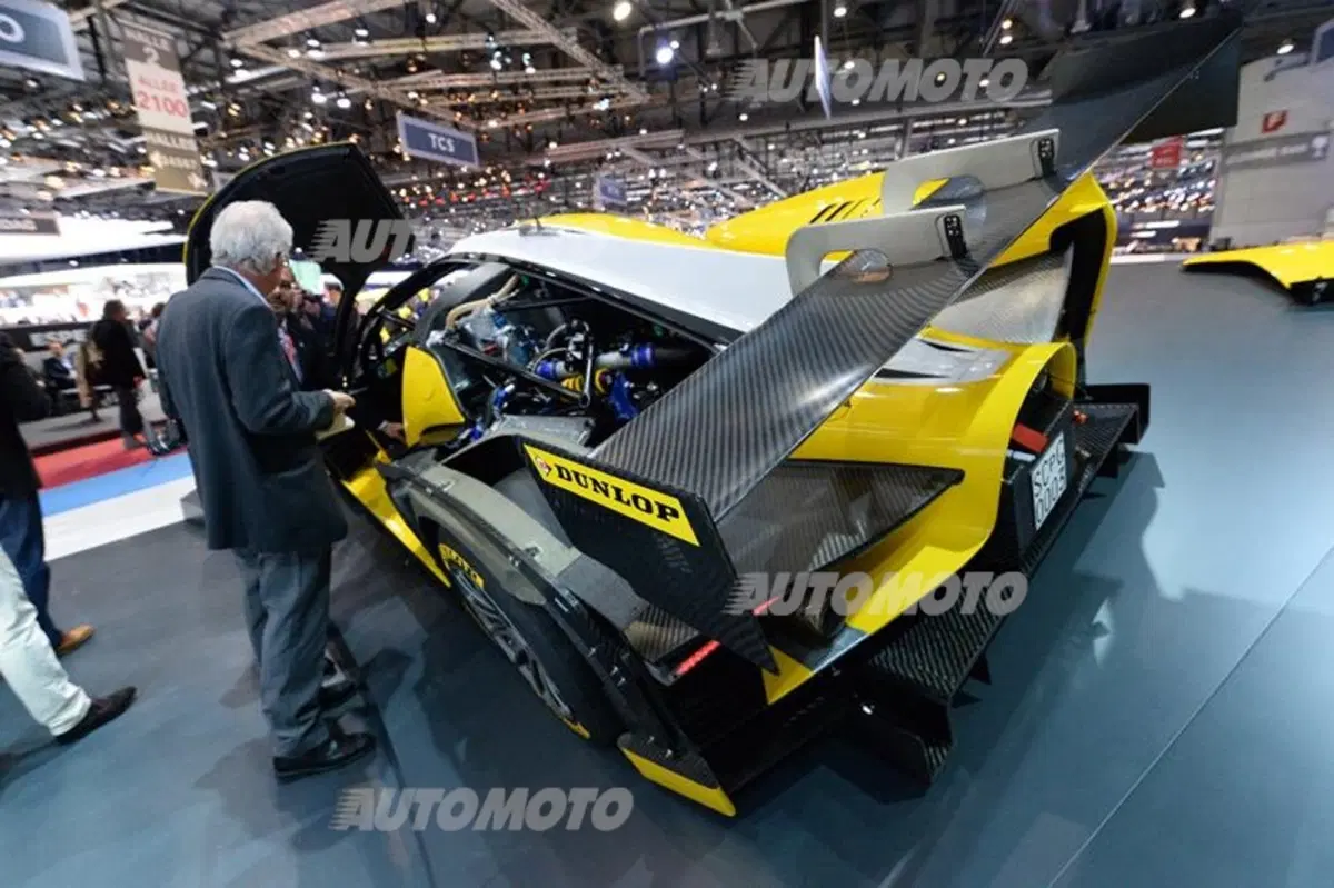 SCG 003 Stradale e Corsa: sportiva biposto da 530 cv (23)