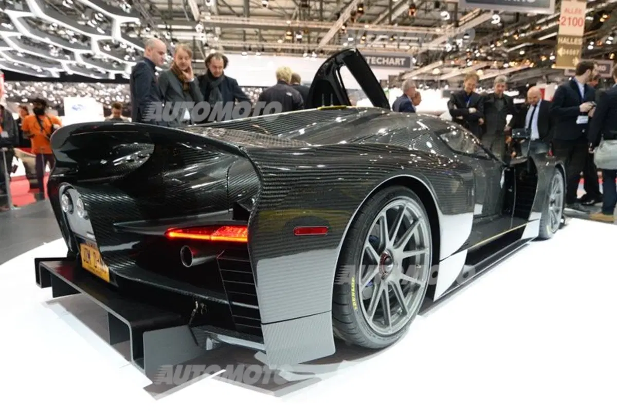 SCG 003 Stradale e Corsa: sportiva biposto da 530 cv (26)