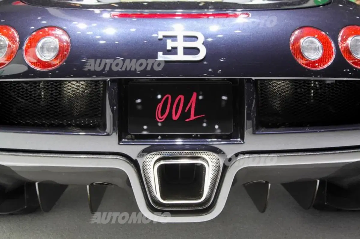 Bugatti al Salone di Ginevra 2015 (8)