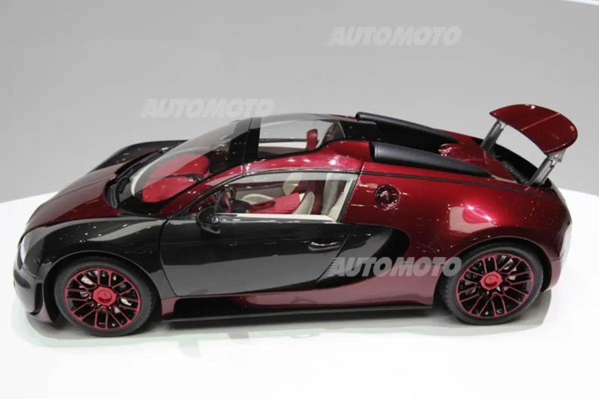 Bugatti al Salone di Ginevra 2015 (30)