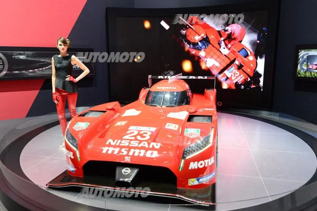 Nissan al Salone di Ginevra 2015 (22)