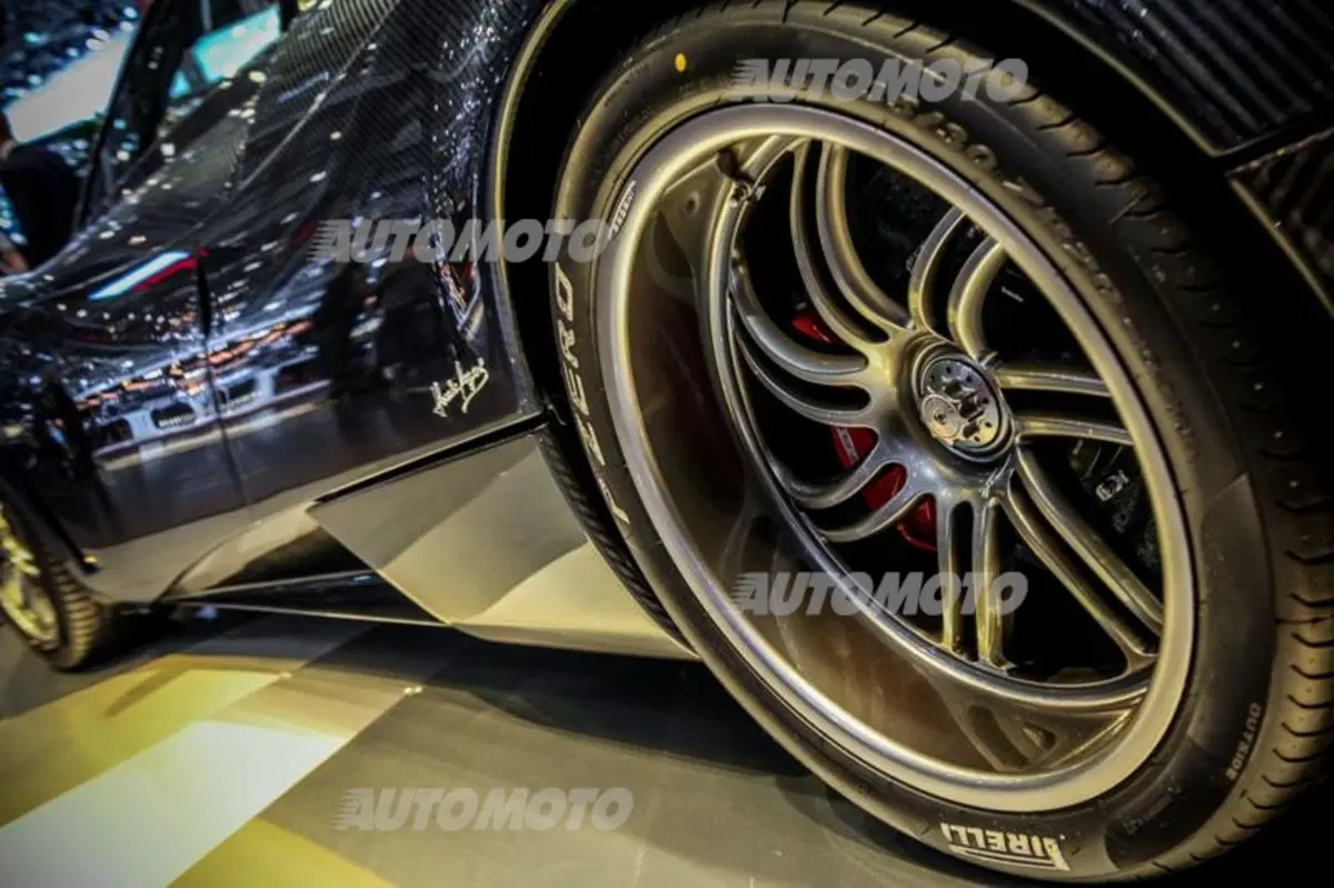 Pagani al Salone di Ginevra 2015 (8)