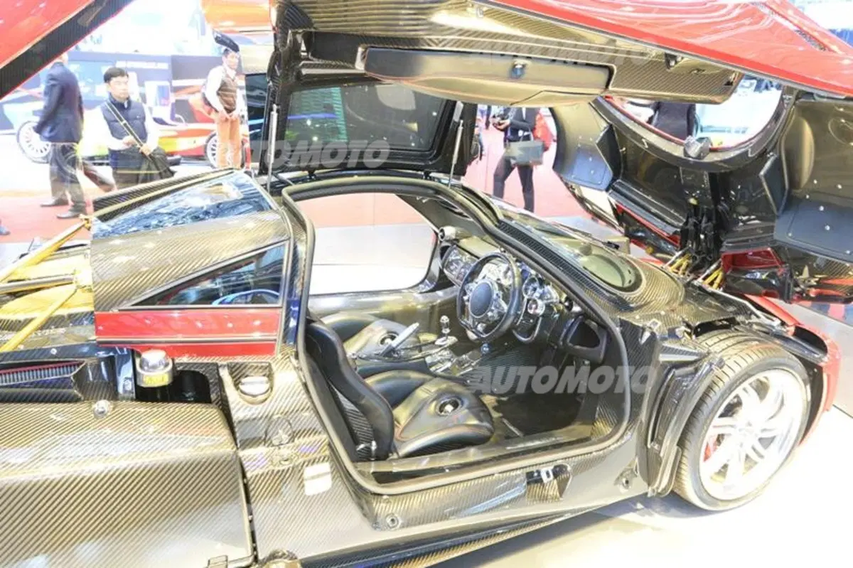Pagani al Salone di Ginevra 2015 (14)