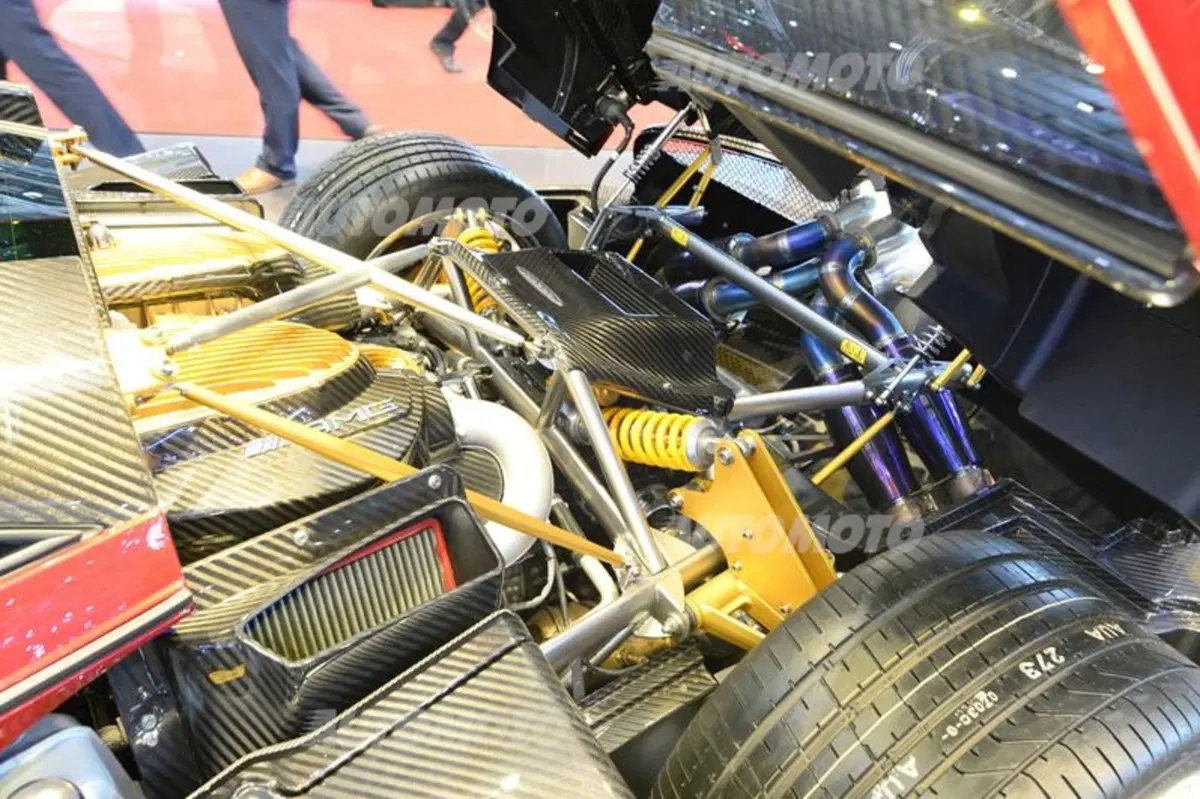 Pagani al Salone di Ginevra 2015 (15)