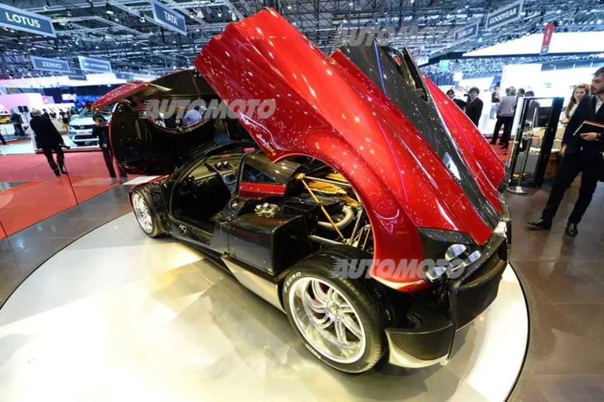 Pagani al Salone di Ginevra 2015 (18)