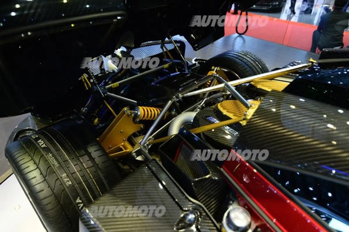 Pagani al Salone di Ginevra 2015 (27)