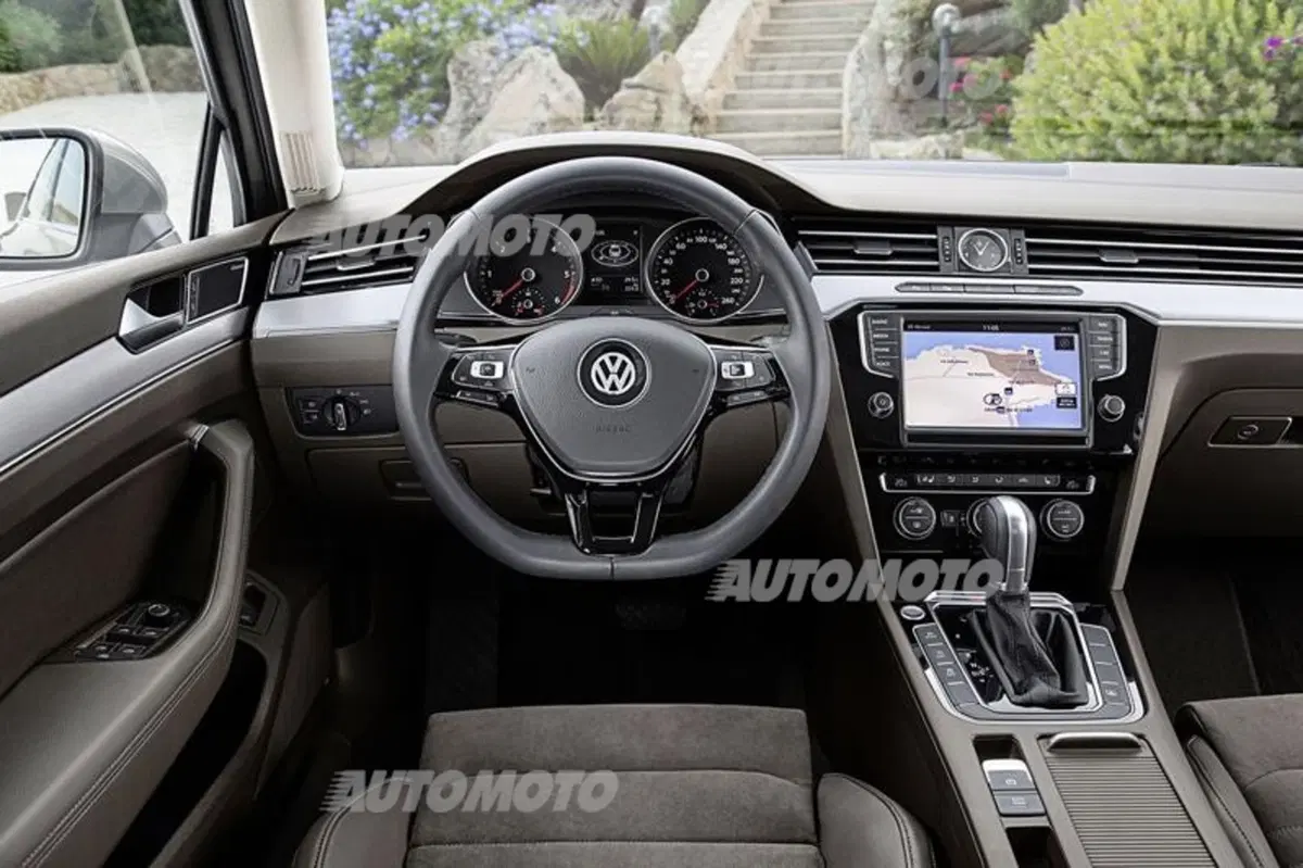 Volkswagen Passat: a Ginevra, Auto dell'Anno 2015 (9)