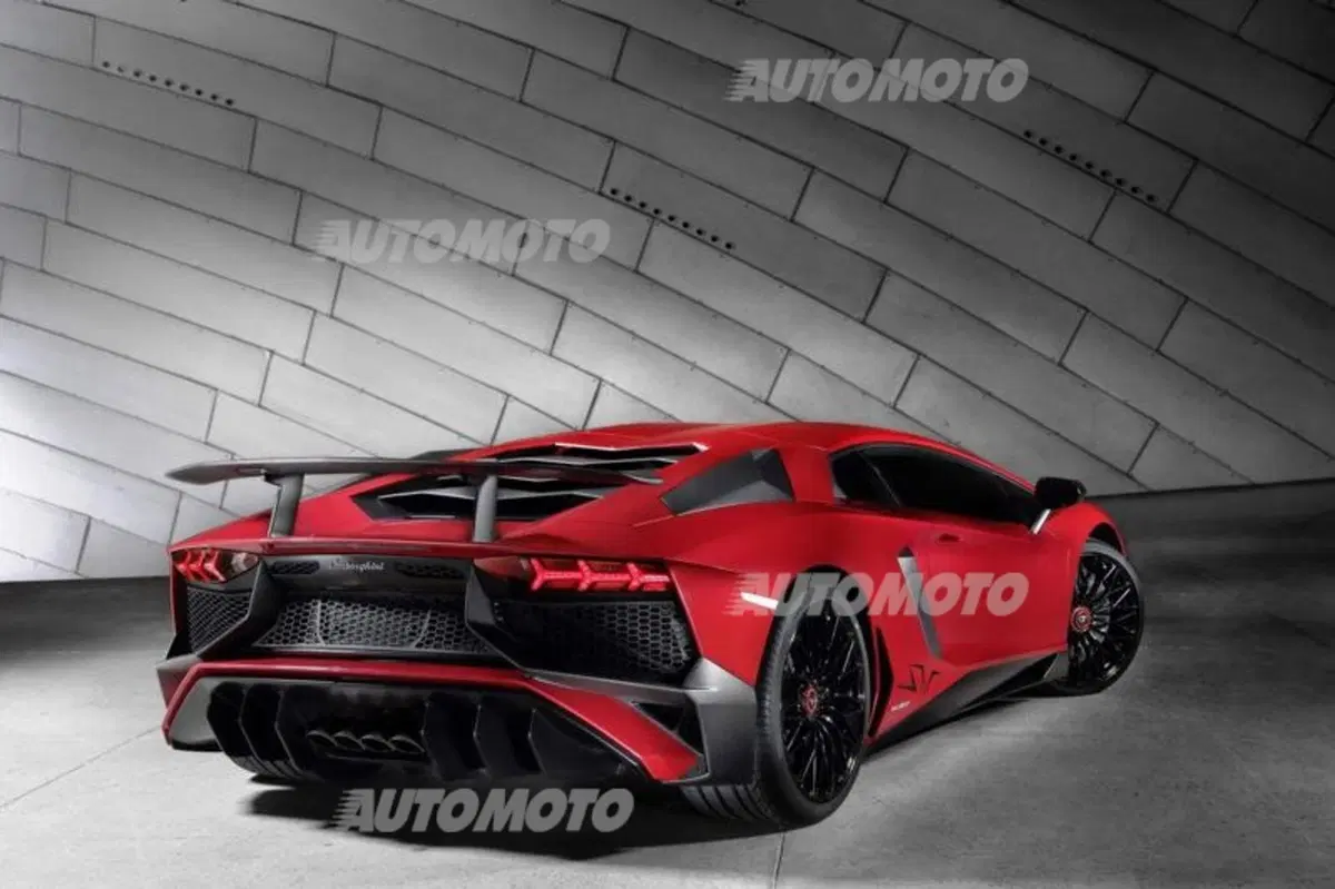 Lamborghini Aventador SuperVeloce con il V12 da 750 CV (2)