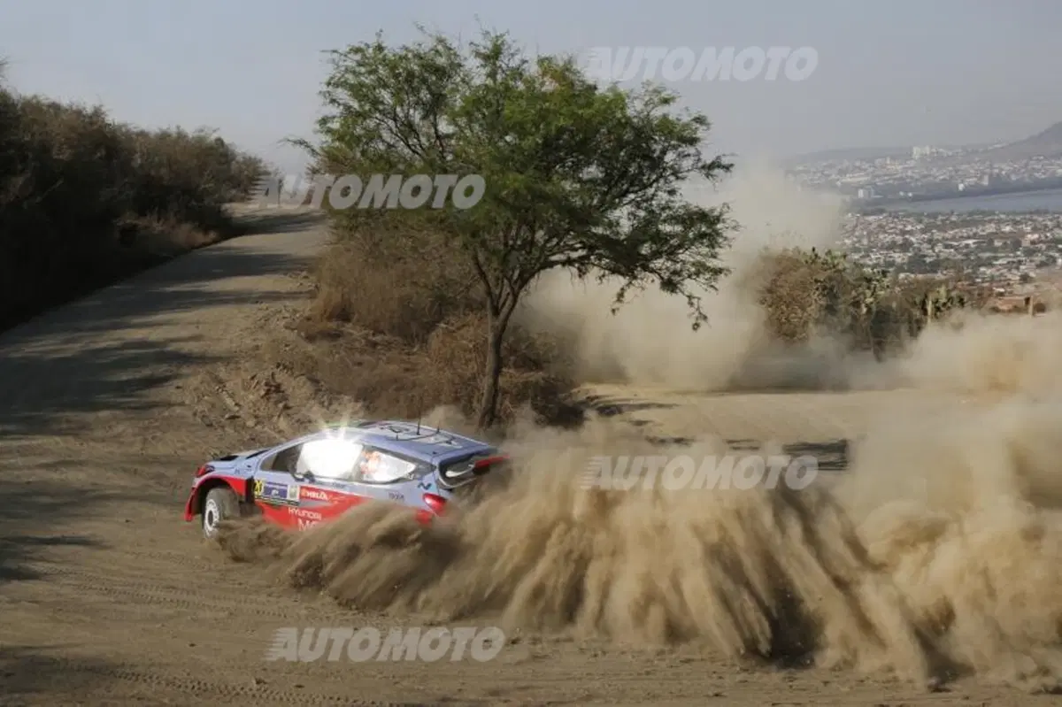 WRC 2015, Messico, Day/2: Ogier domina. Bene anche la Citroen di Ostberg (17)