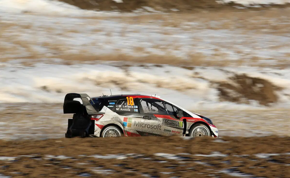 WRC17. Guarda Guarda, Neuville e la sua Hyundai! (6)