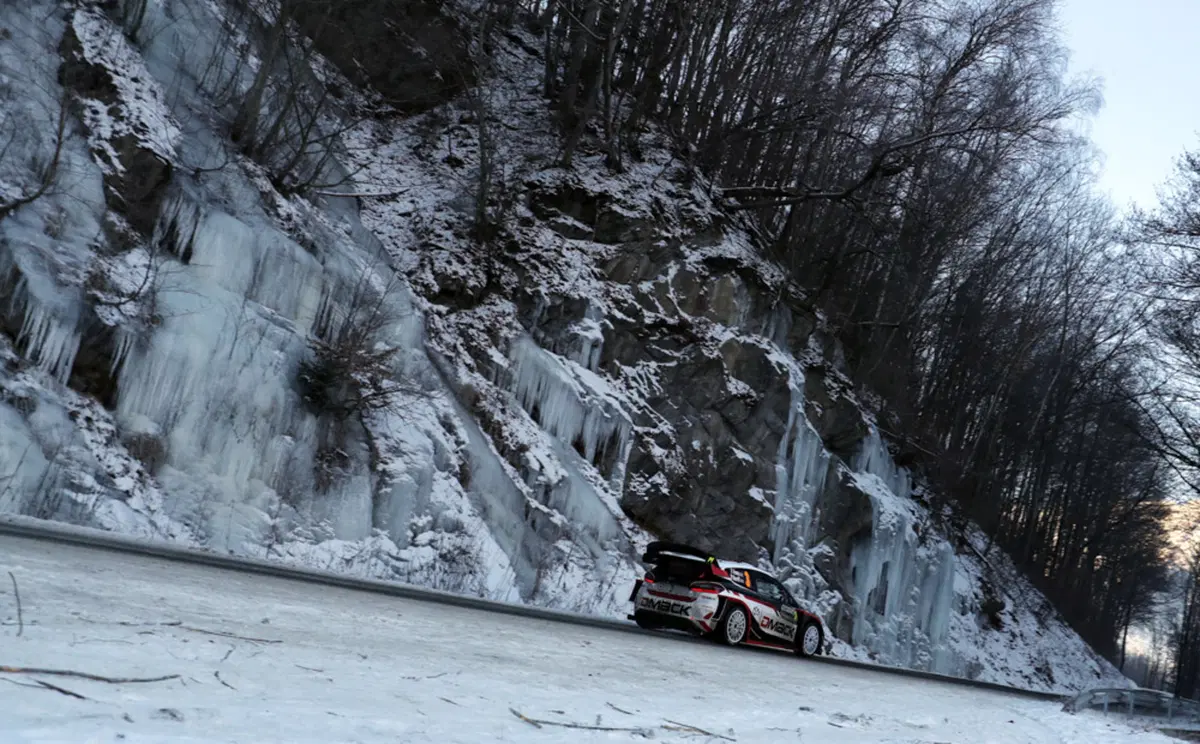 WRC17. Guarda Guarda, Neuville e la sua Hyundai! (9)