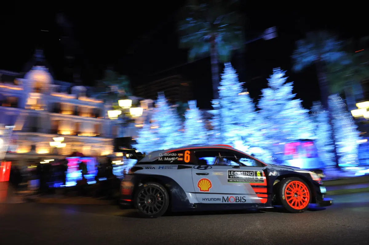WRC17. Guarda Guarda, Neuville e la sua Hyundai! (10)
