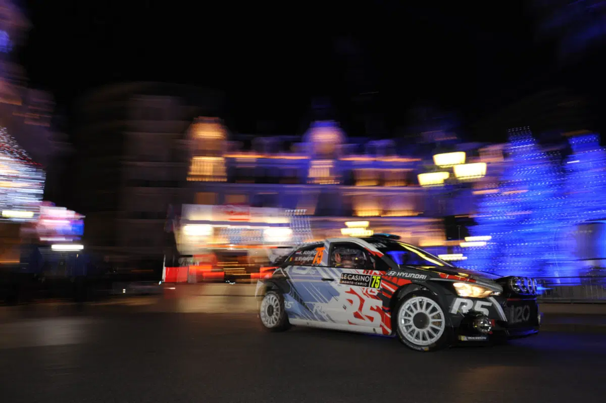 WRC17. Guarda Guarda, Neuville e la sua Hyundai! (17)