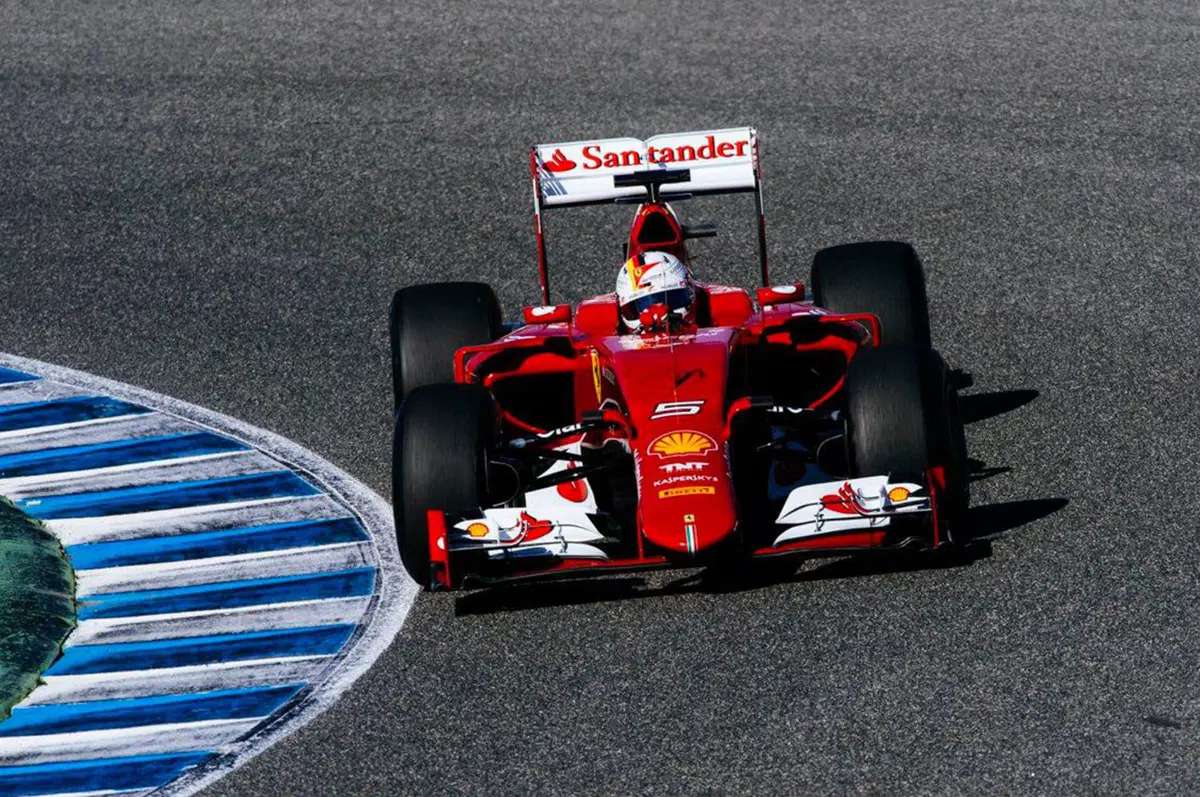 Vettel: «L'atmosfera in Ferrari è positiva. Per me è un onore essere qui» (8)