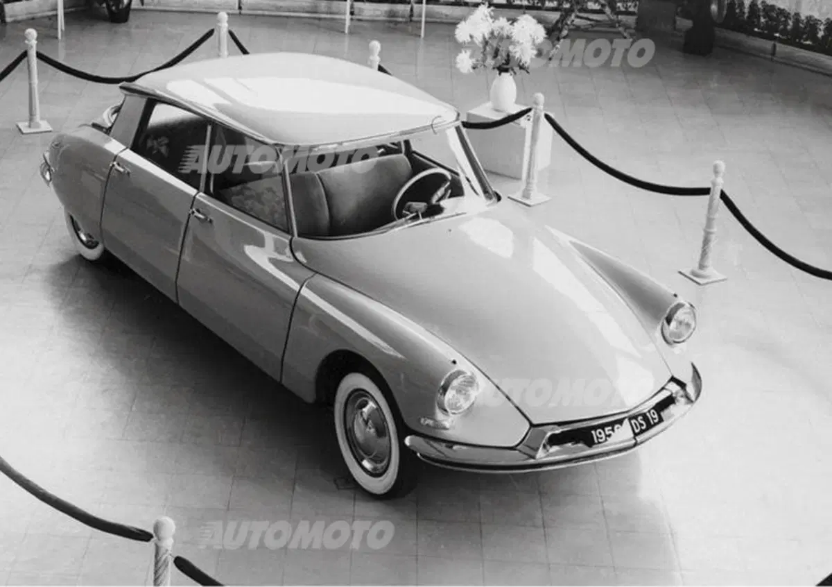Citroen DS, un'auto leggendaria (che salv&ograve; la vita a De Gaulle)