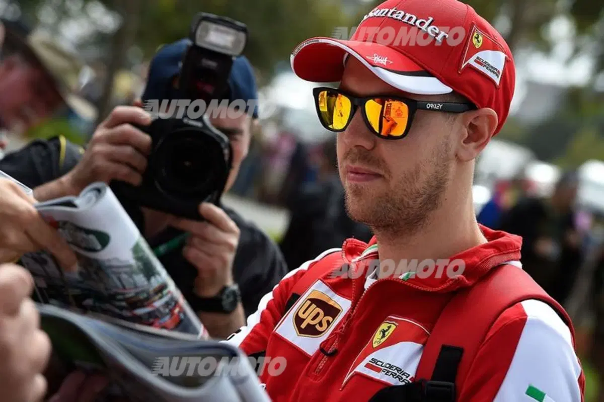 F1 2015, Australia, FP2: Rosberg domina il venerdì di Melbourne (11)