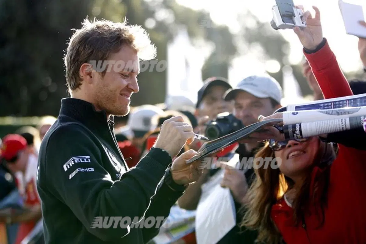 F1 2015, Australia, FP2: Rosberg domina il venerdì di Melbourne (16)