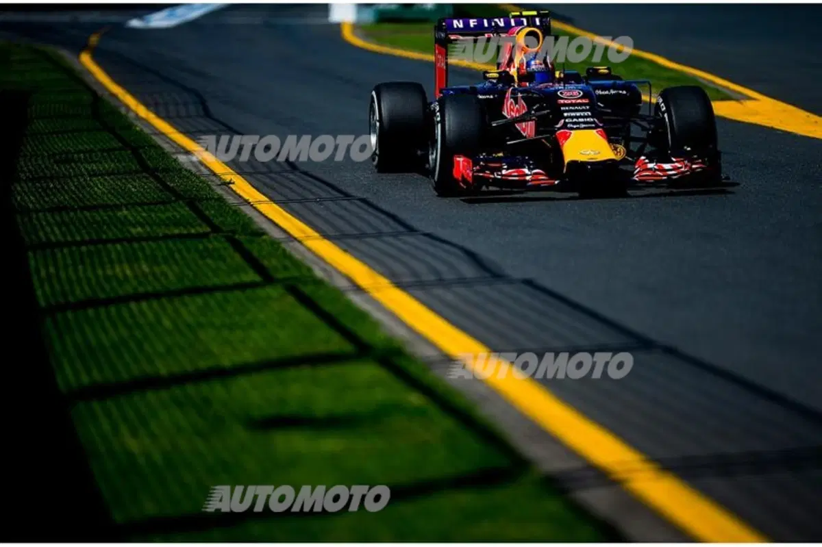 F1 2015, Australia, Qualifiche: Hamilton in pole. Quarta la Ferrari di Vettel (11)
