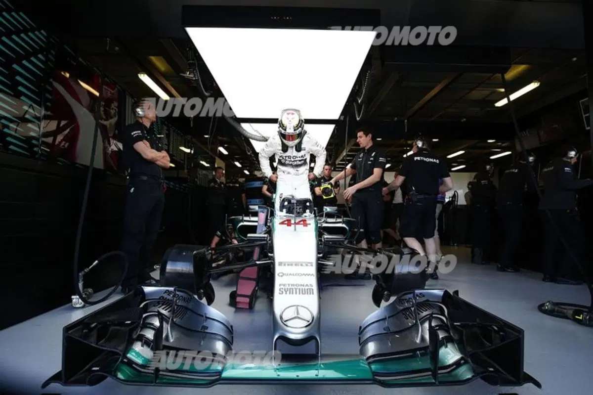 F1 2015, Australia, Qualifiche: Hamilton in pole. Quarta la Ferrari di Vettel (15)