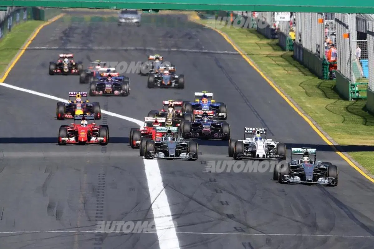 F1 2015, Australia: vince Lewis Hamilton davanti a Rosberg. Vettel sul podio!