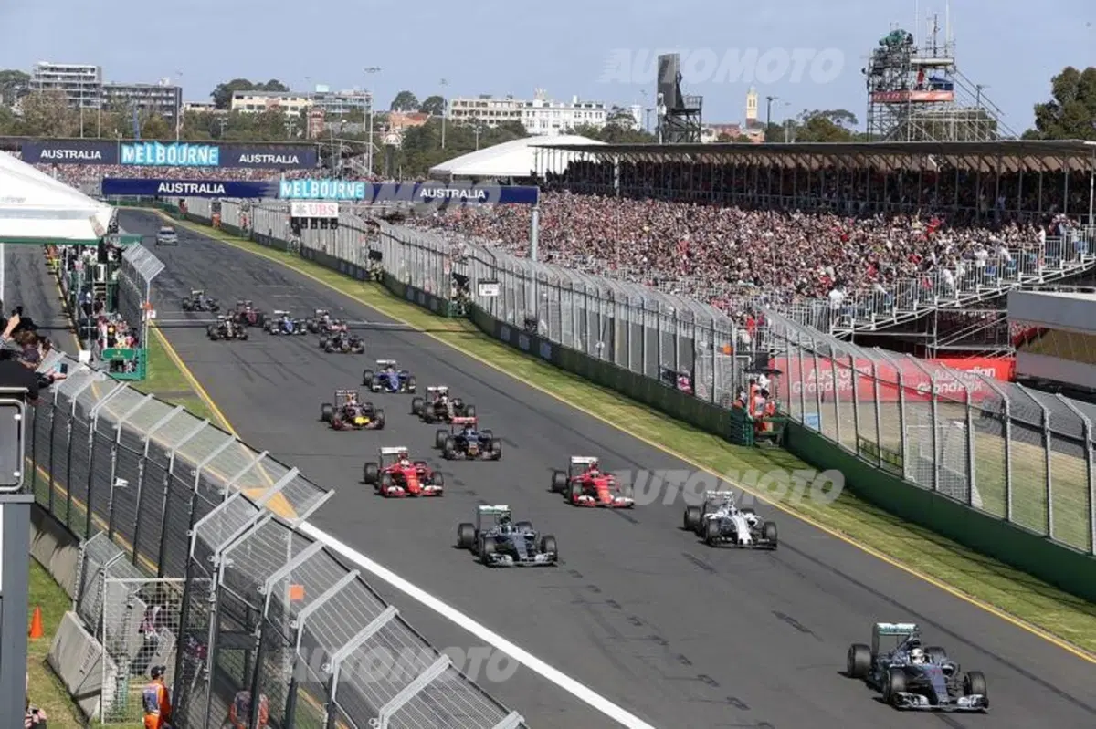 F1 2015, Australia: vince Lewis Hamilton davanti a Rosberg. Vettel sul podio! (2)