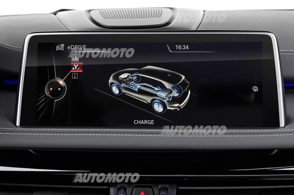BMW X5 xDrive40e: ibrido plug-in da 313 CV