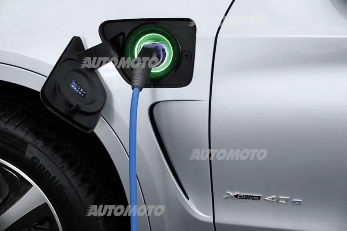 BMW X5 xDrive40e: ibrido plug-in da 313 CV (16)
