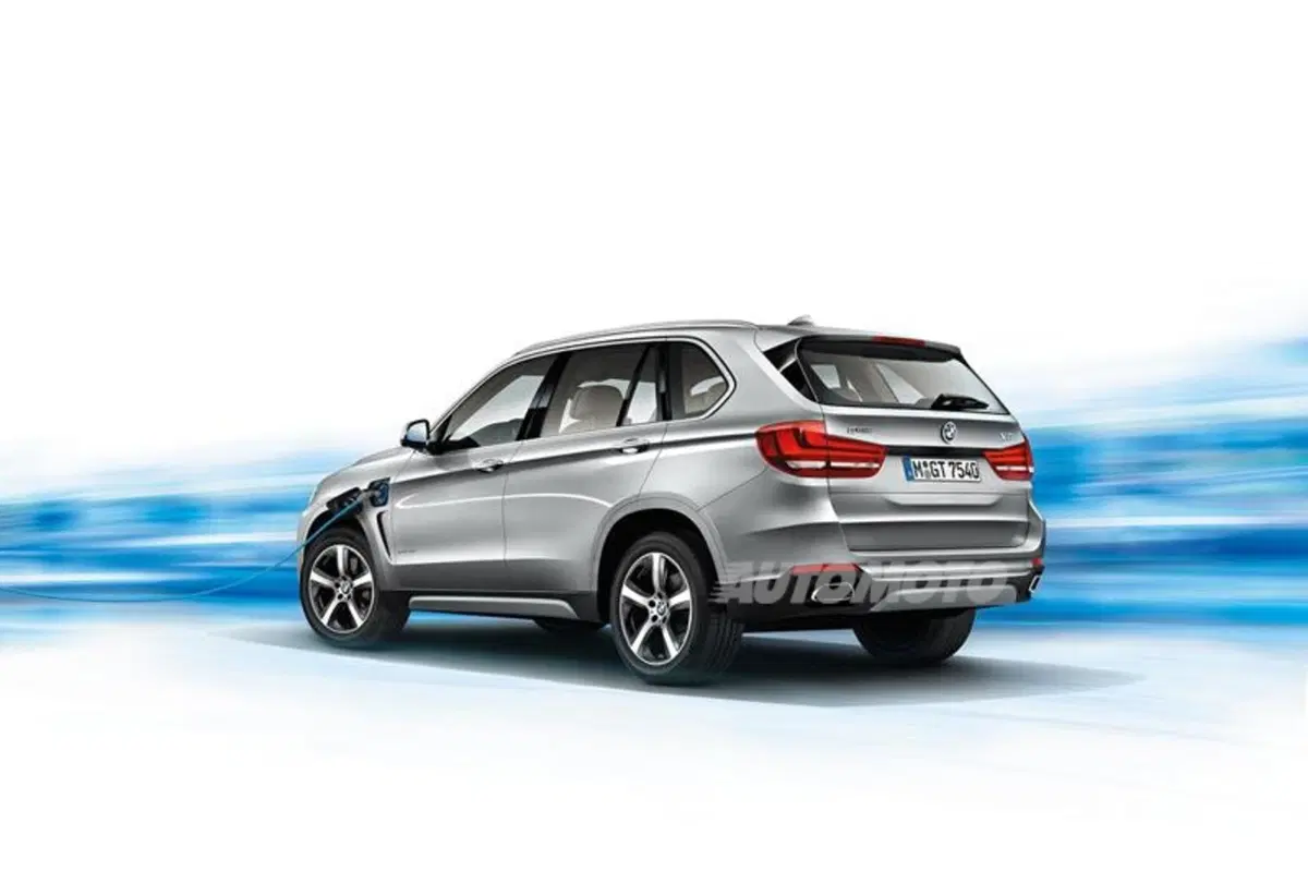 BMW X5 xDrive40e: ibrido plug-in da 313 CV (24)