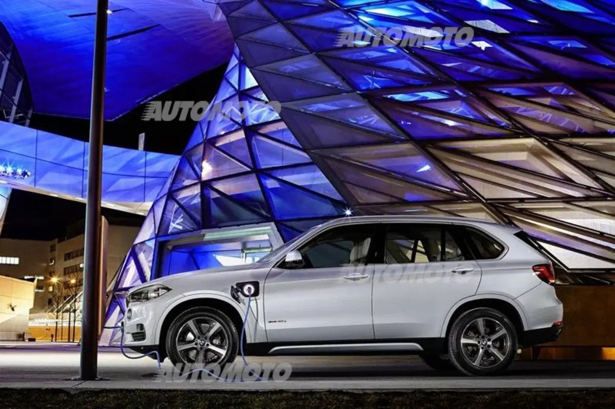 BMW X5 xDrive40e: ibrido plug-in da 313 CV (32)