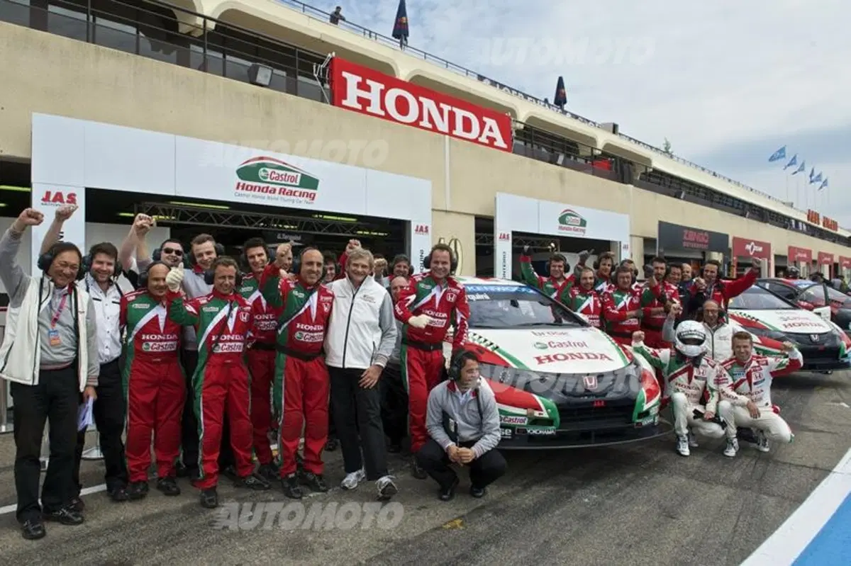 Vita da meccanico: un giorno nel team Castrol Honda WTCC