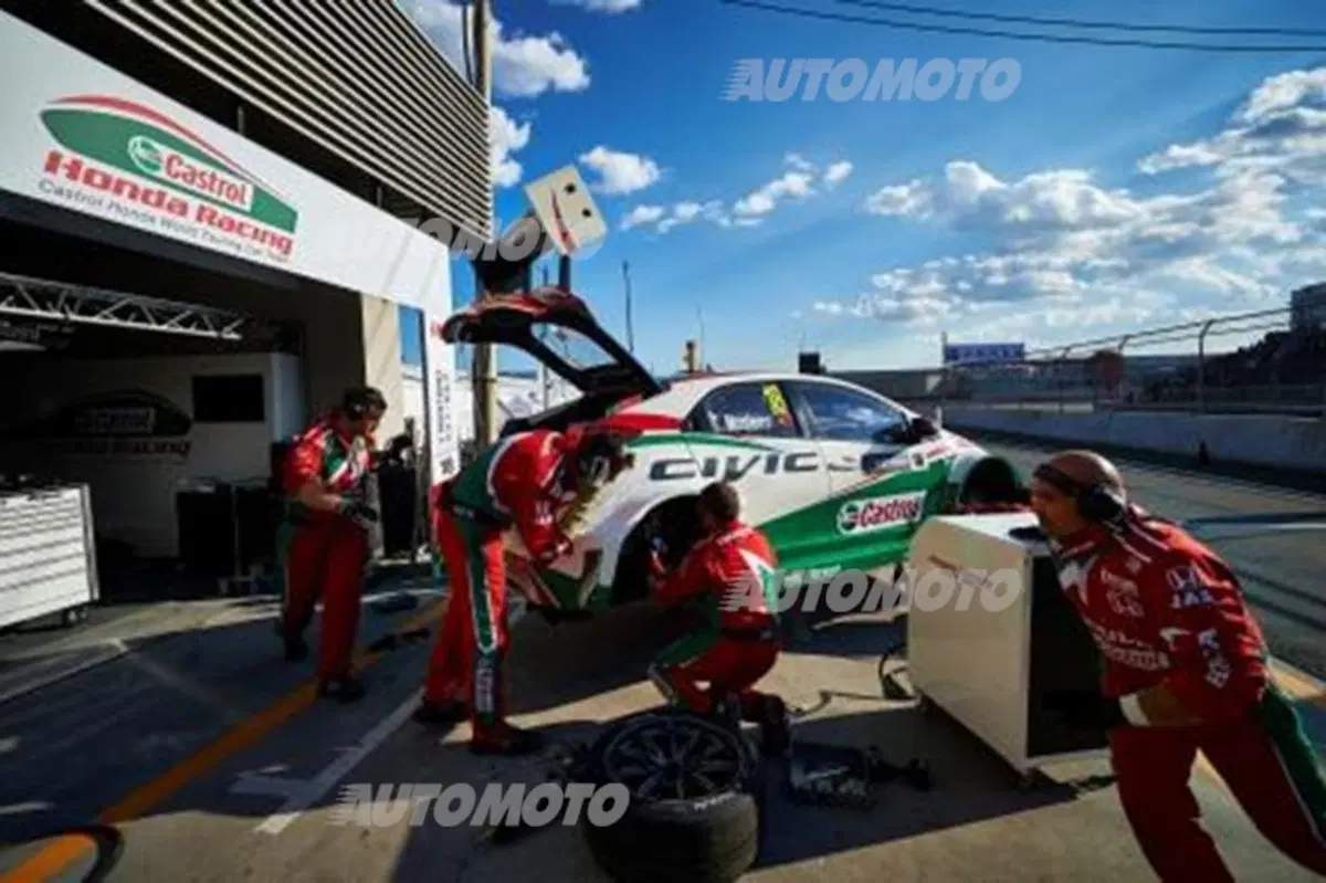 Vita da meccanico: un giorno nel team Castrol Honda WTCC (3)