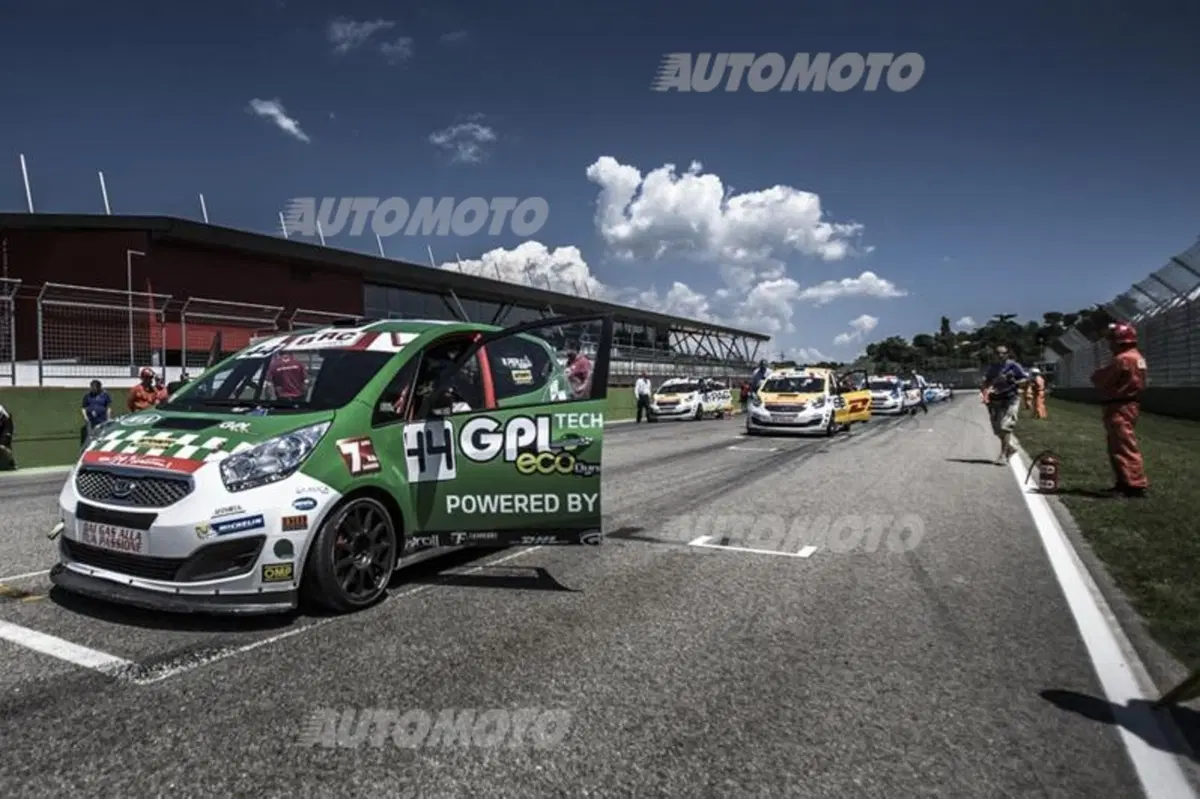 Green Hybrid Cup 2015: proseguono i test ufficiali delle Kia Venga a GPL (4)