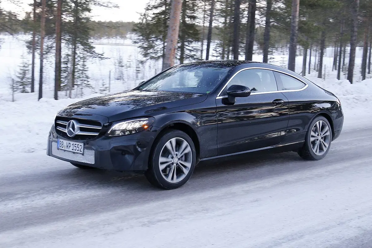 New images: Mercedes C-class Coupe Estate (3)