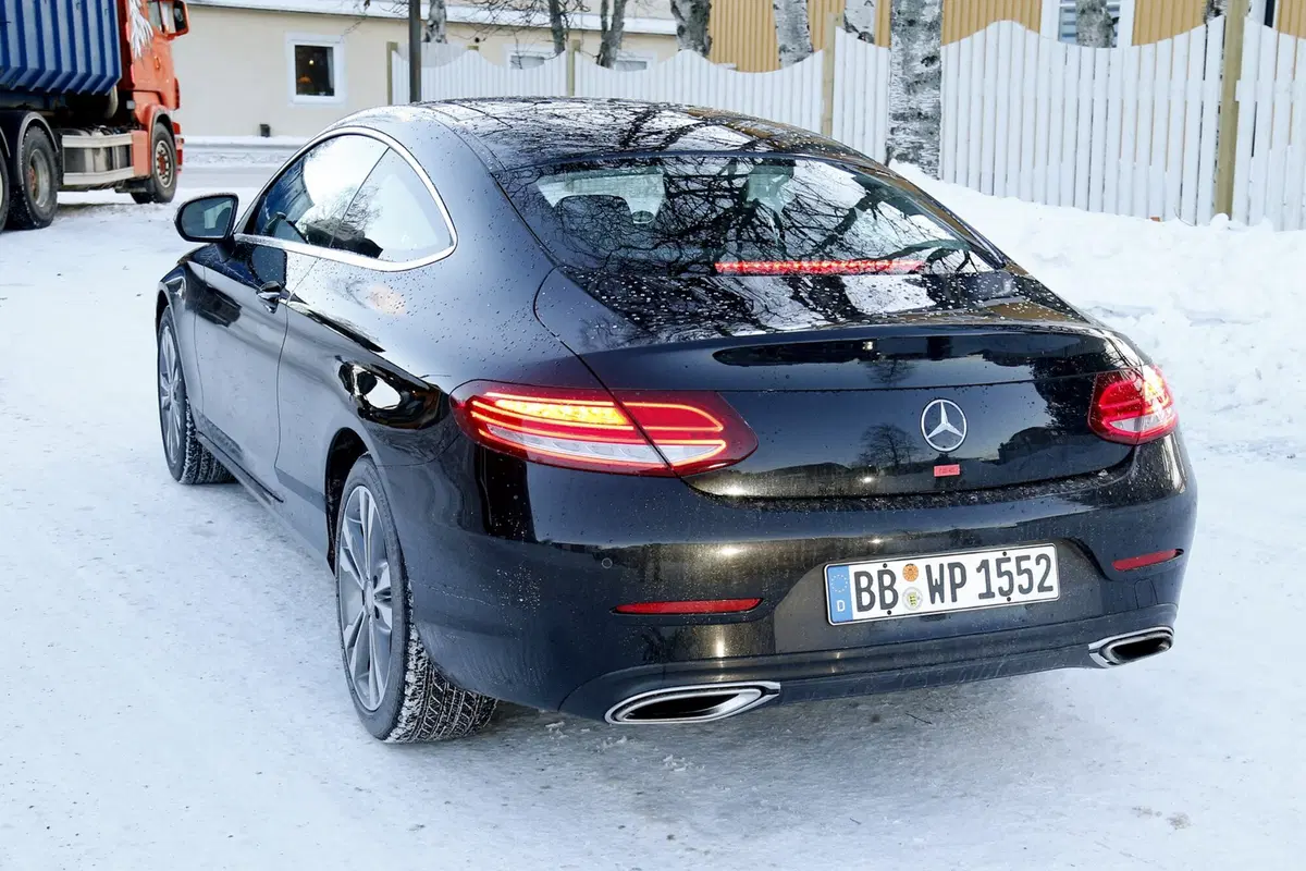 New images: Mercedes C-class Coupe Estate (4)