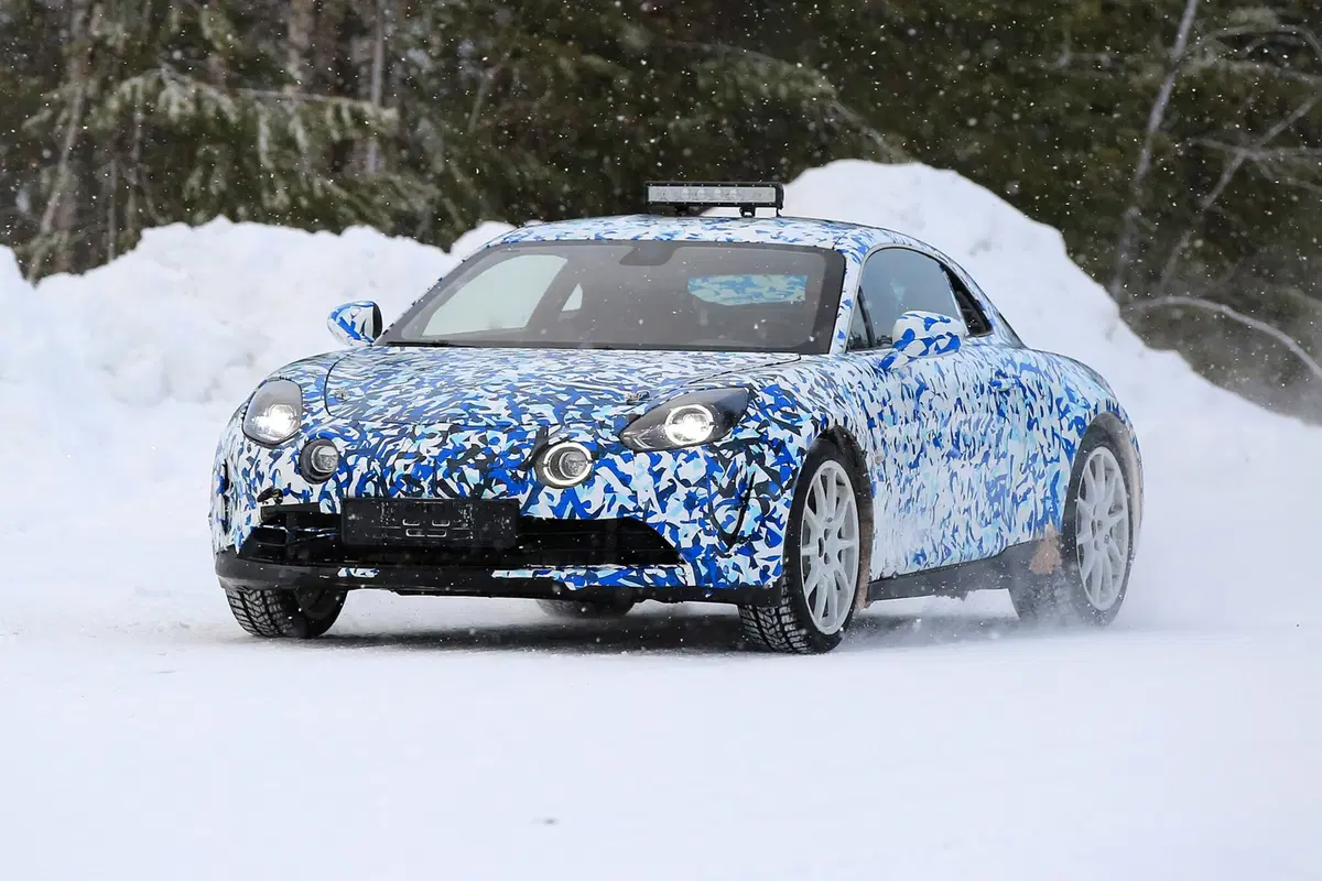 Avvistata la nuova Alpine durante i test