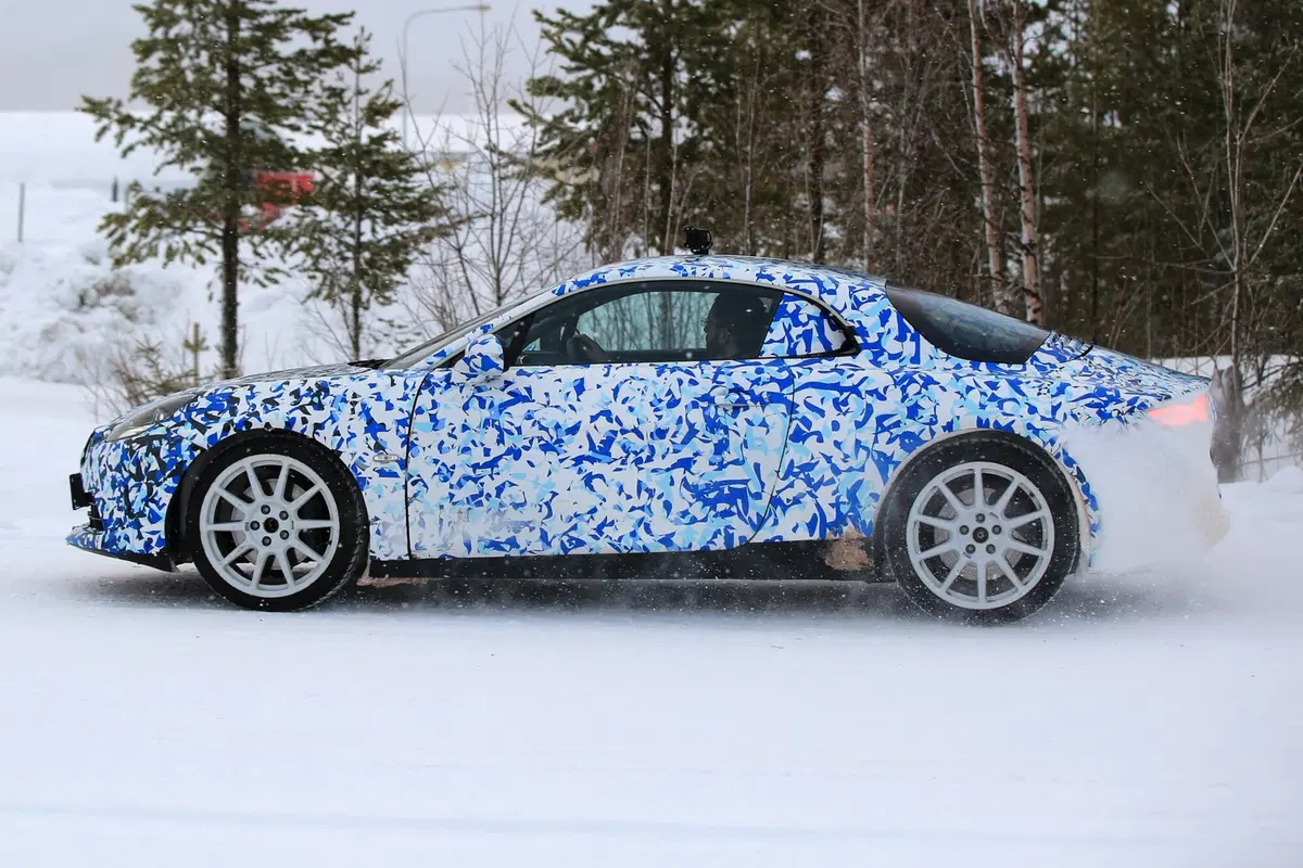 Avvistata la nuova Alpine durante i test (2)