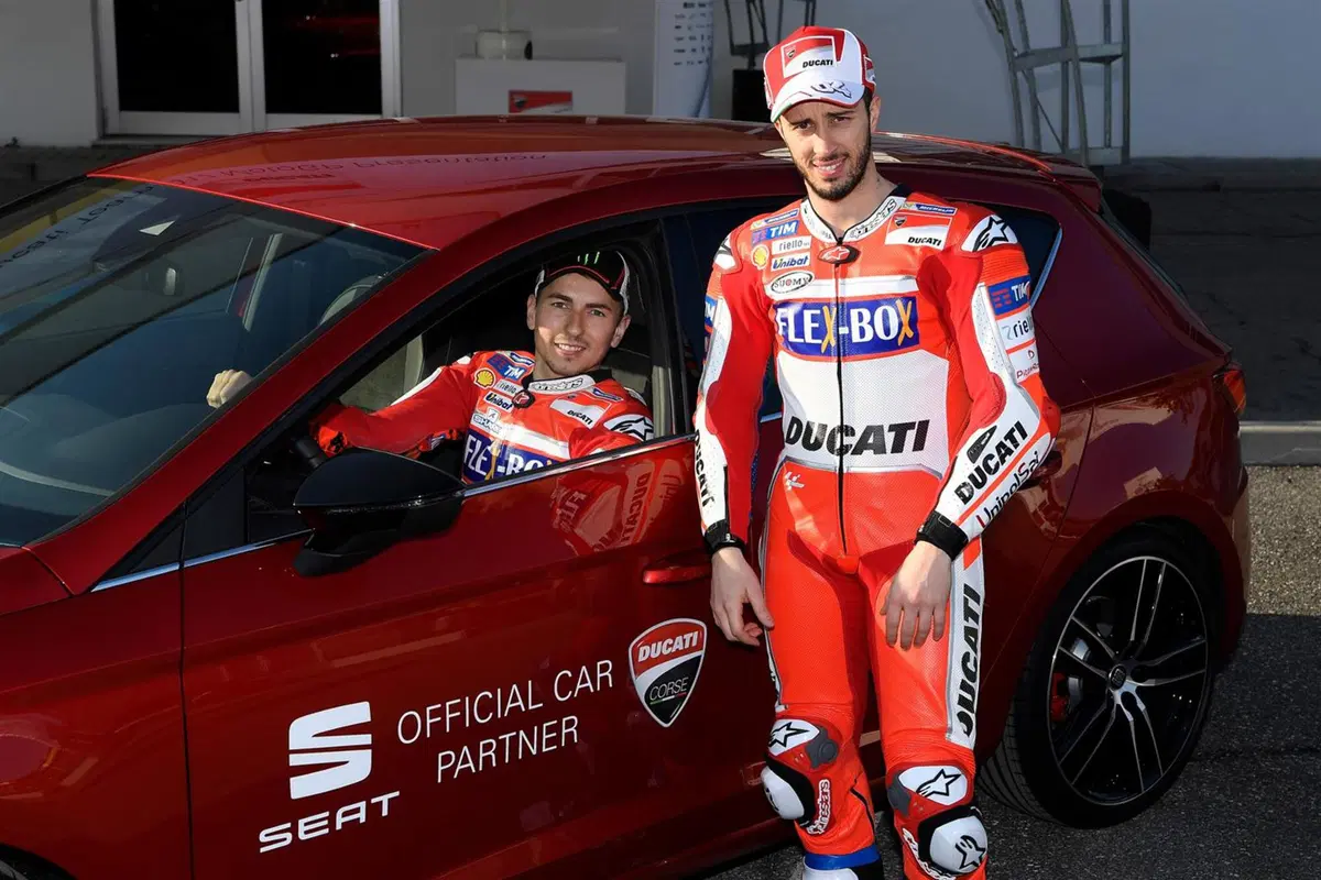 Seat Leon Cupra, auto ufficiale Ducati MotoGP 2017 (3)