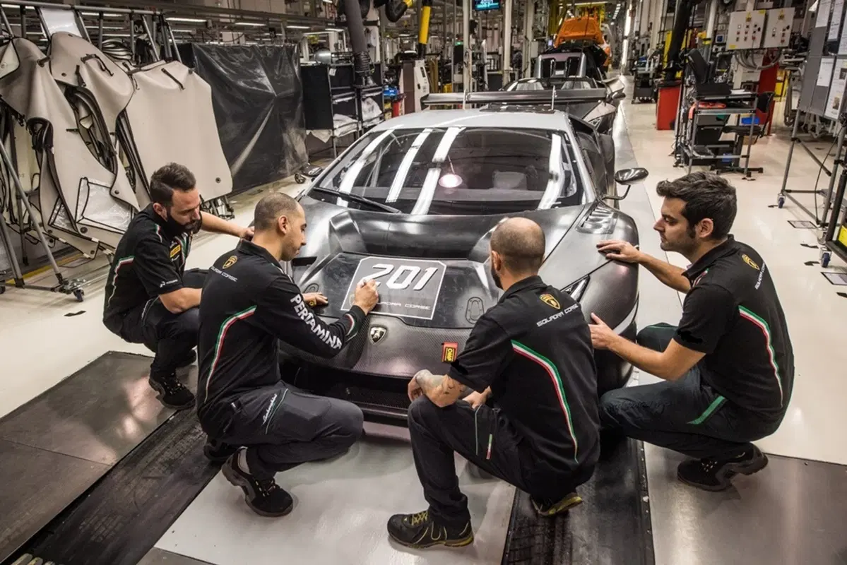 Lamborghini Huracan ST e GT3: record con oltre 200 vetture