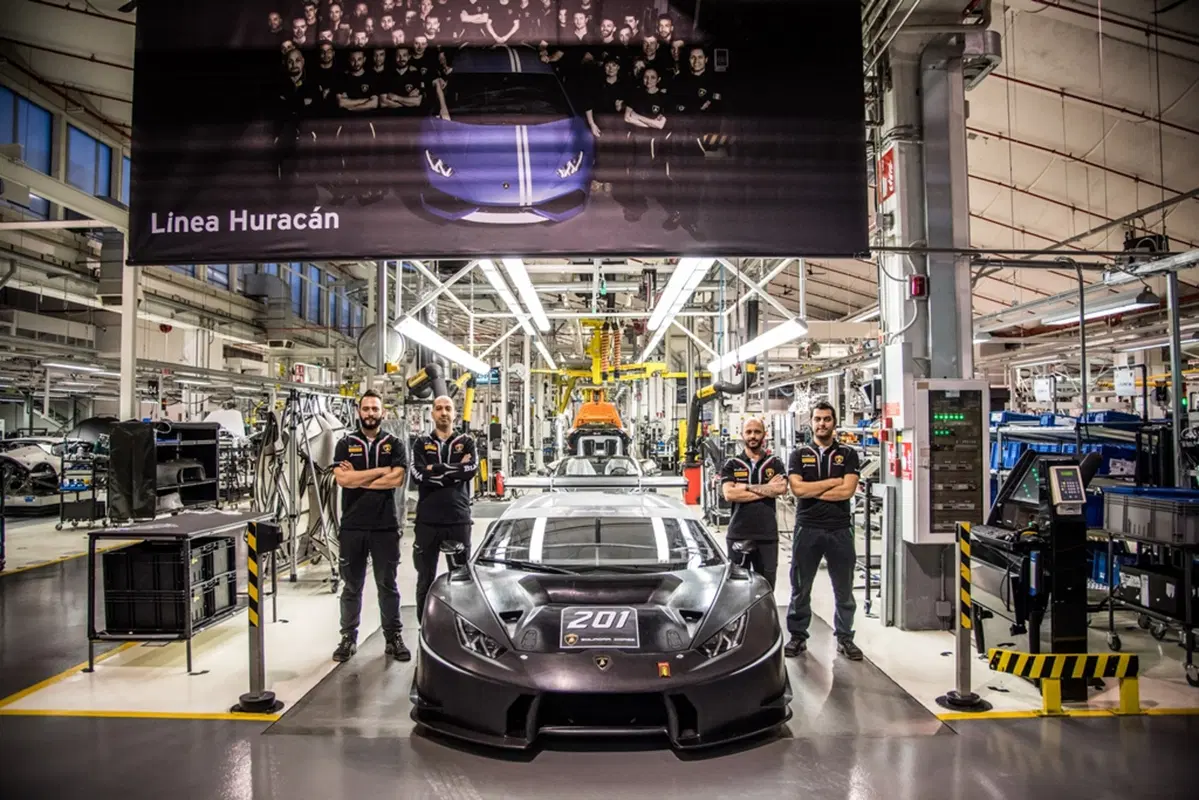 Lamborghini Huracan ST e GT3: record con oltre 200 vetture (2)