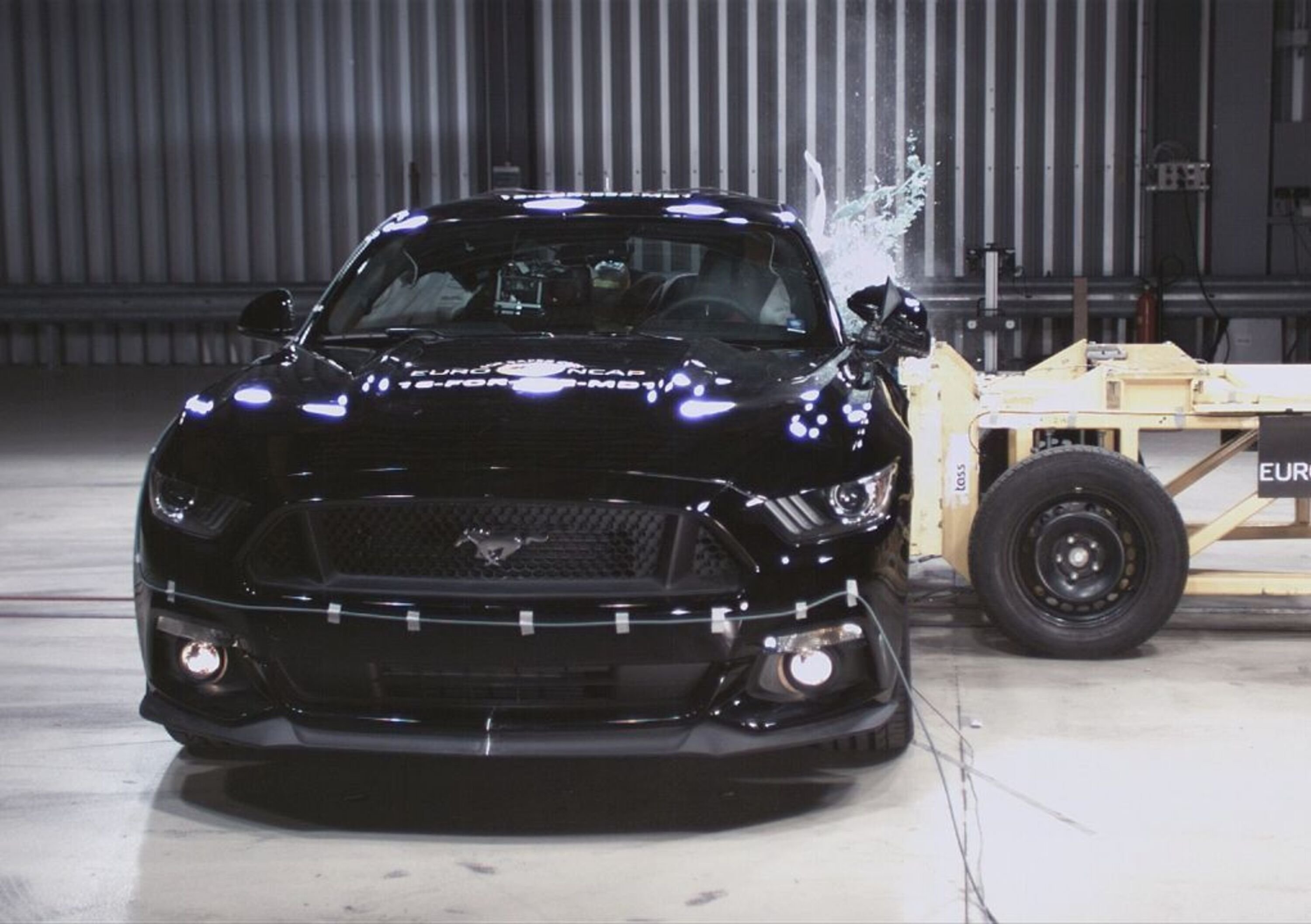 Ford Mustang, solo 2 stelle per Euro NCAP [Video]