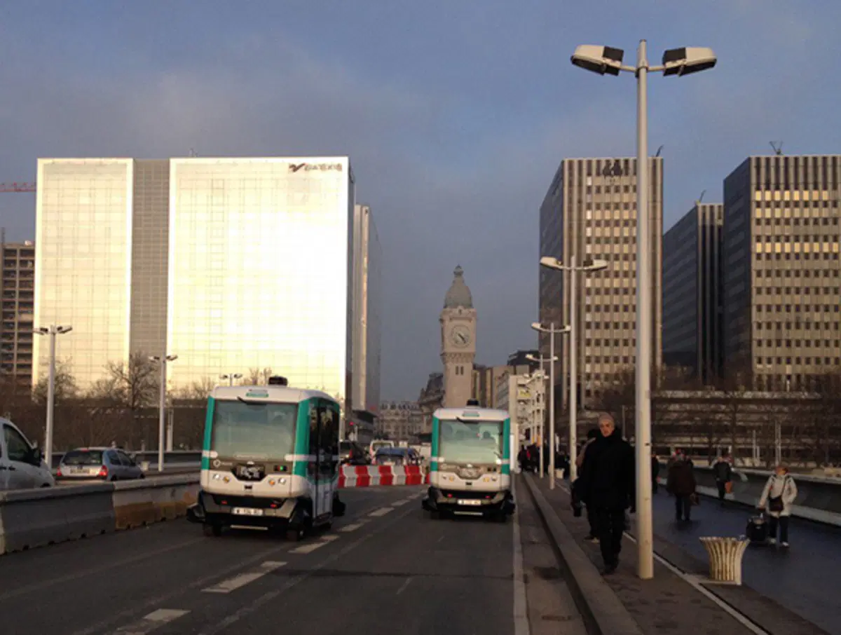 A Parigi arrivano i minibus a guida autonoma [Video] (3)
