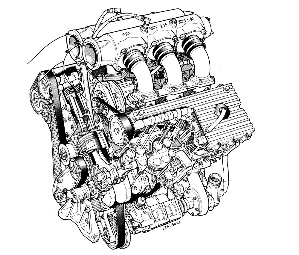 Lo spaccato consente di osservare chiaramente la struttura del V6 Renault e la disposizione degli organi interni. Per il comando della distribuzione bialbero si impiegava un sistema a cinghia dentata. Le bielle avevano il fusto con sezione ad H rovesciata e le canne dei cilindri erano riportate in umido