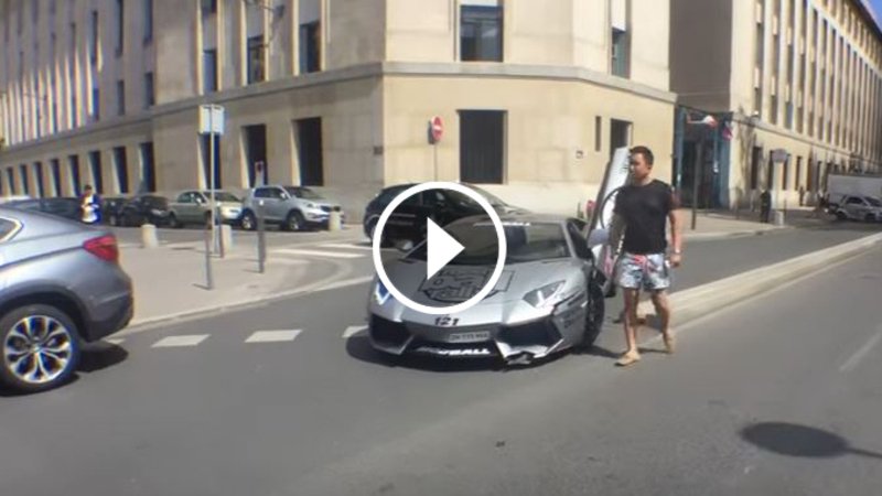 Incidente con la Lamborghini: lui la prende con filosofia [Video]