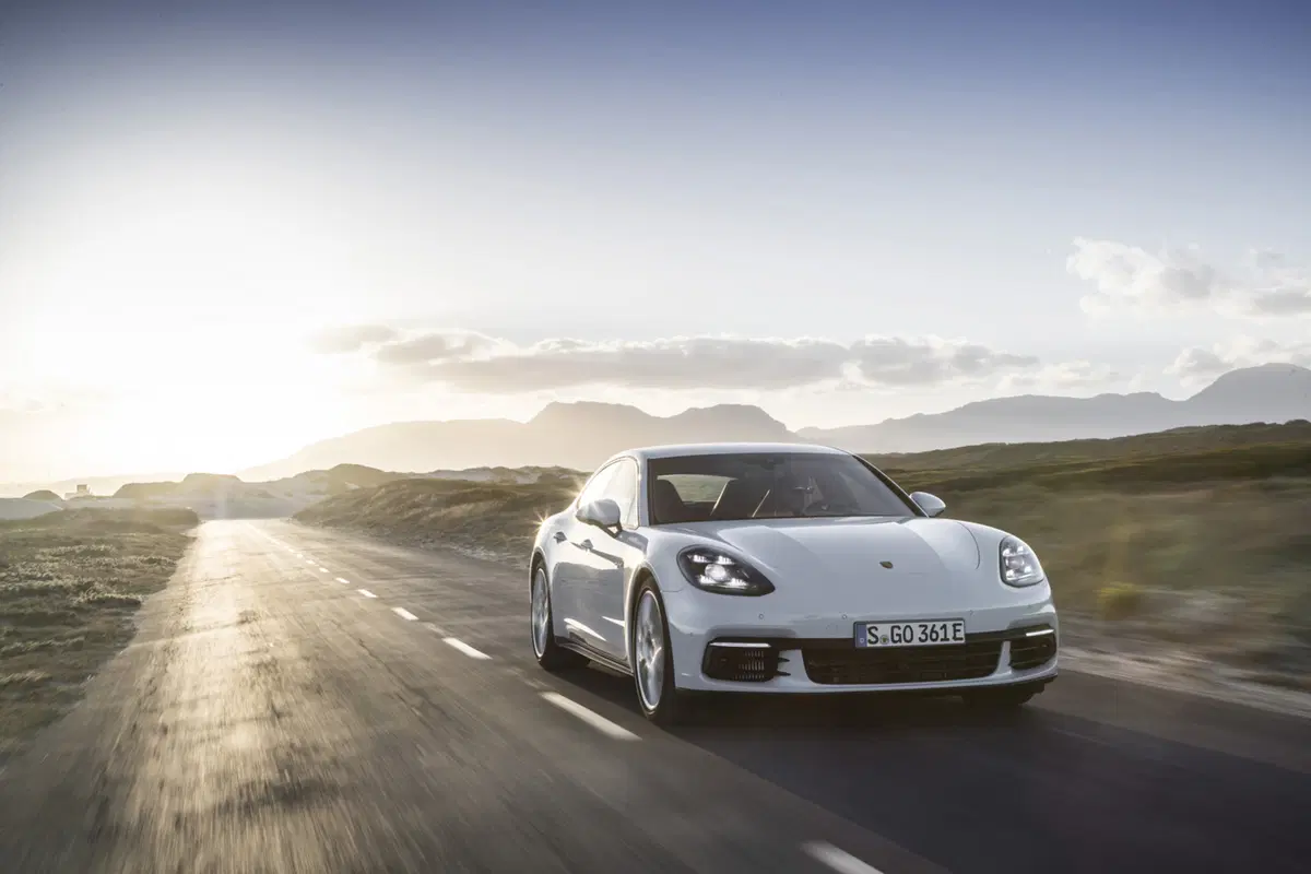Porsche Panamera 4 E-Hybrid, figlia della 918 [Video primo test] (11)