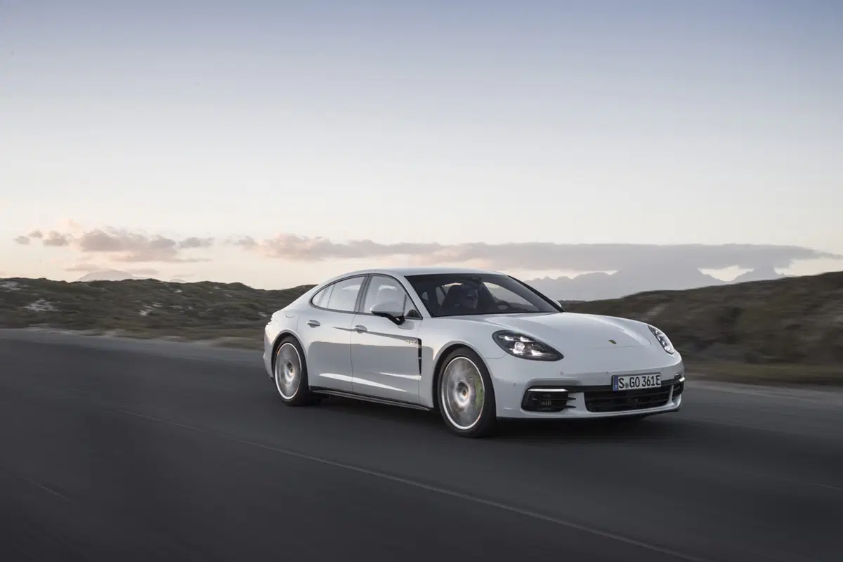 Porsche Panamera 4 E-Hybrid, figlia della 918 [Video primo test] (12)