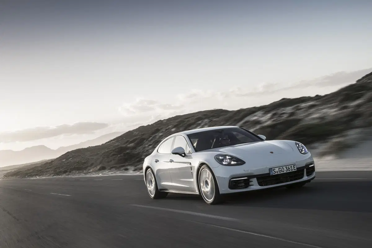 Porsche Panamera 4 E-Hybrid, figlia della 918 [Video primo test] (18)