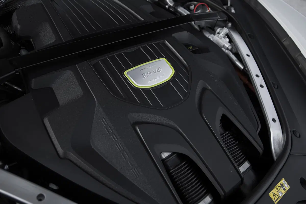 Porsche Panamera 4 E-Hybrid, figlia della 918 [Video primo test] (19)