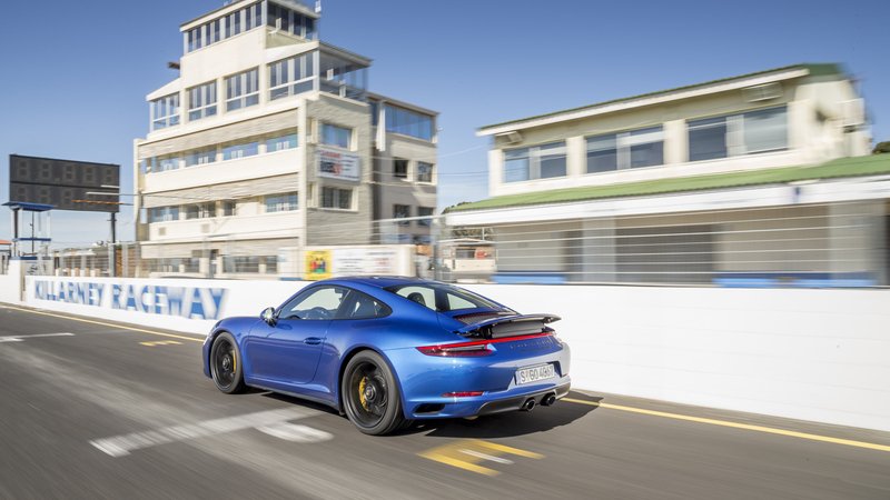 Porsche 911 GTS restyling 2017, il giusto mezzo [Video primo test]